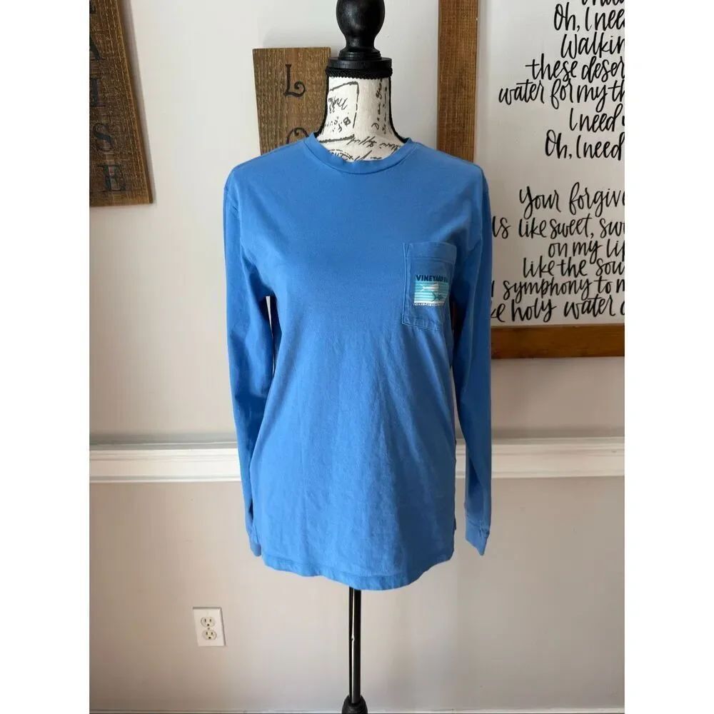 Vineyard VinesāWomen's Crew Neck Long Sleeve Pocket Graphic T-Shirt Blue Size XS
